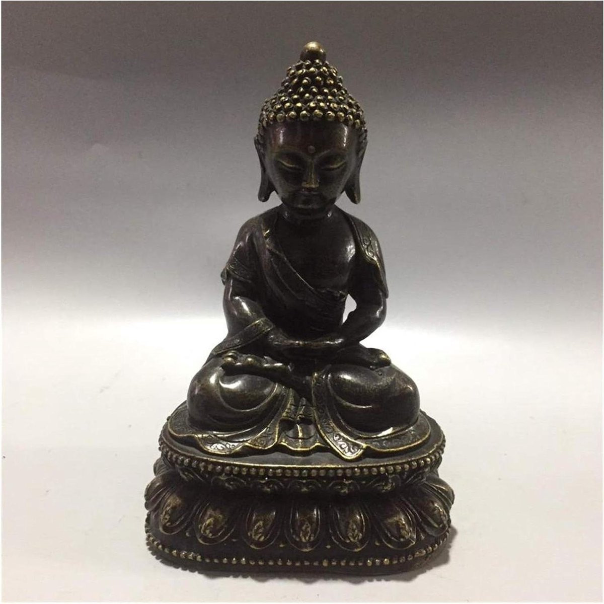 Boeddha Beeldje Sakyamuni Ornament Bronskleurige Koperen Sculptuur Hoogte: 16 cm