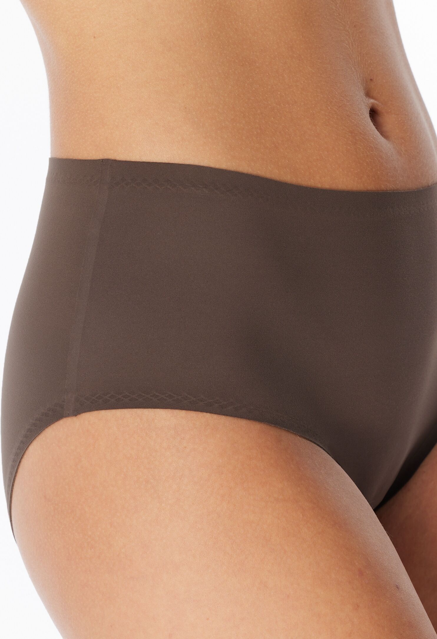 Slip SCHIESSER "Invisible Soft", Damen, Gr. 36, braun (330, braun), Single Jersey, Obermaterial: 70% Polyamid, 30% Elasthan, körpernah, Unterhosen Slip, Microfaser, Lasercut-Abschlüsse, hoher Bund