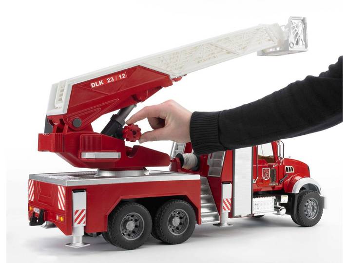 Bruder® Spielzeug-Feuerwehr MACK Granite Feuerwehr Drehleiter, Wasserp.,L+S Modul 02821