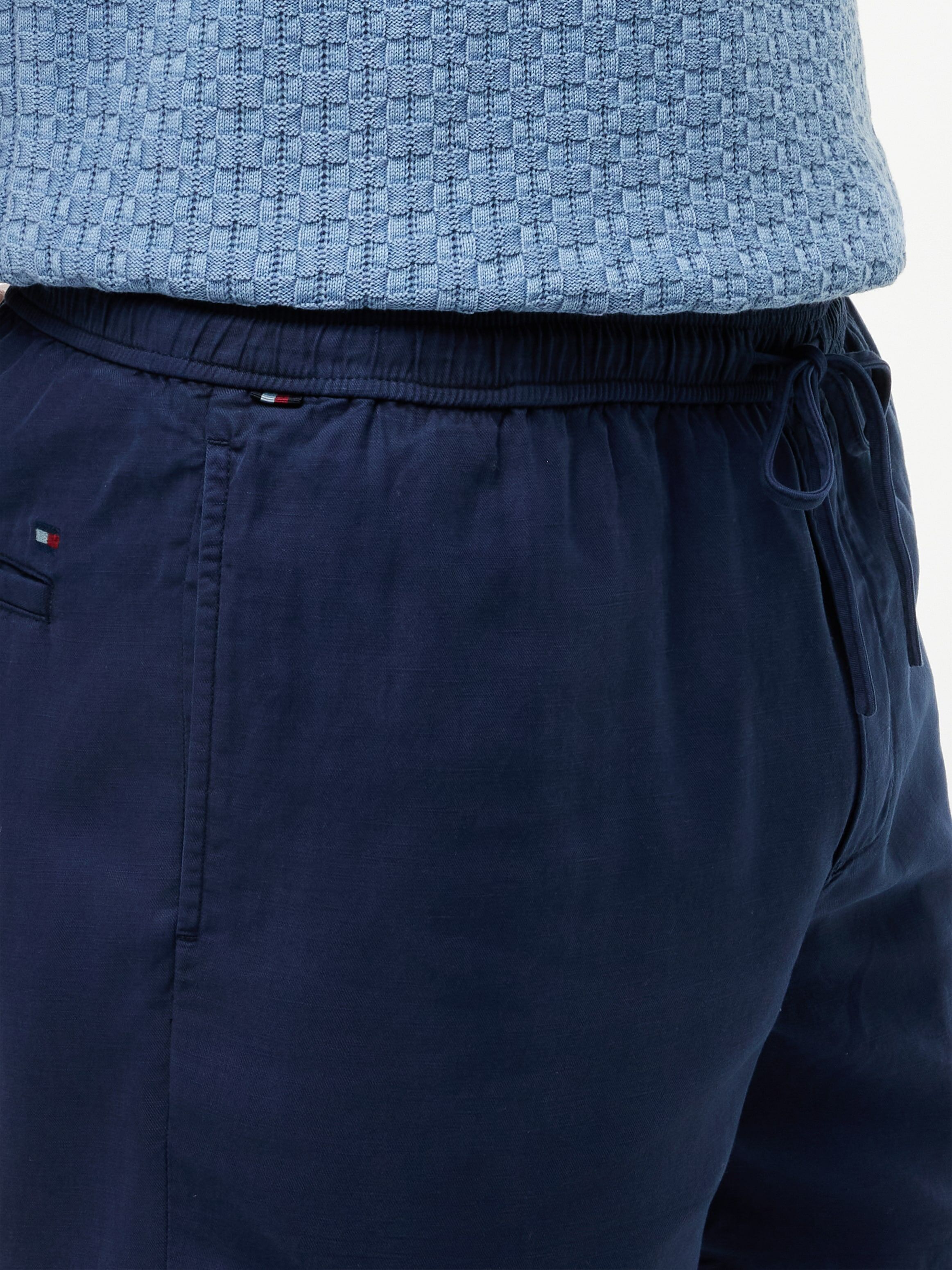 Shorts TOMMY HILFIGER "DOVER 6" PO CO LYOCELL GMD", Herren, Gr. 34, N-Gr, carbon navy, Web, Obermaterial: 61% Lyocell, 39% Baumwolle, Hosen Shorts, gewaschen, mit 15 cm Schrittlänge elastischer Bund
