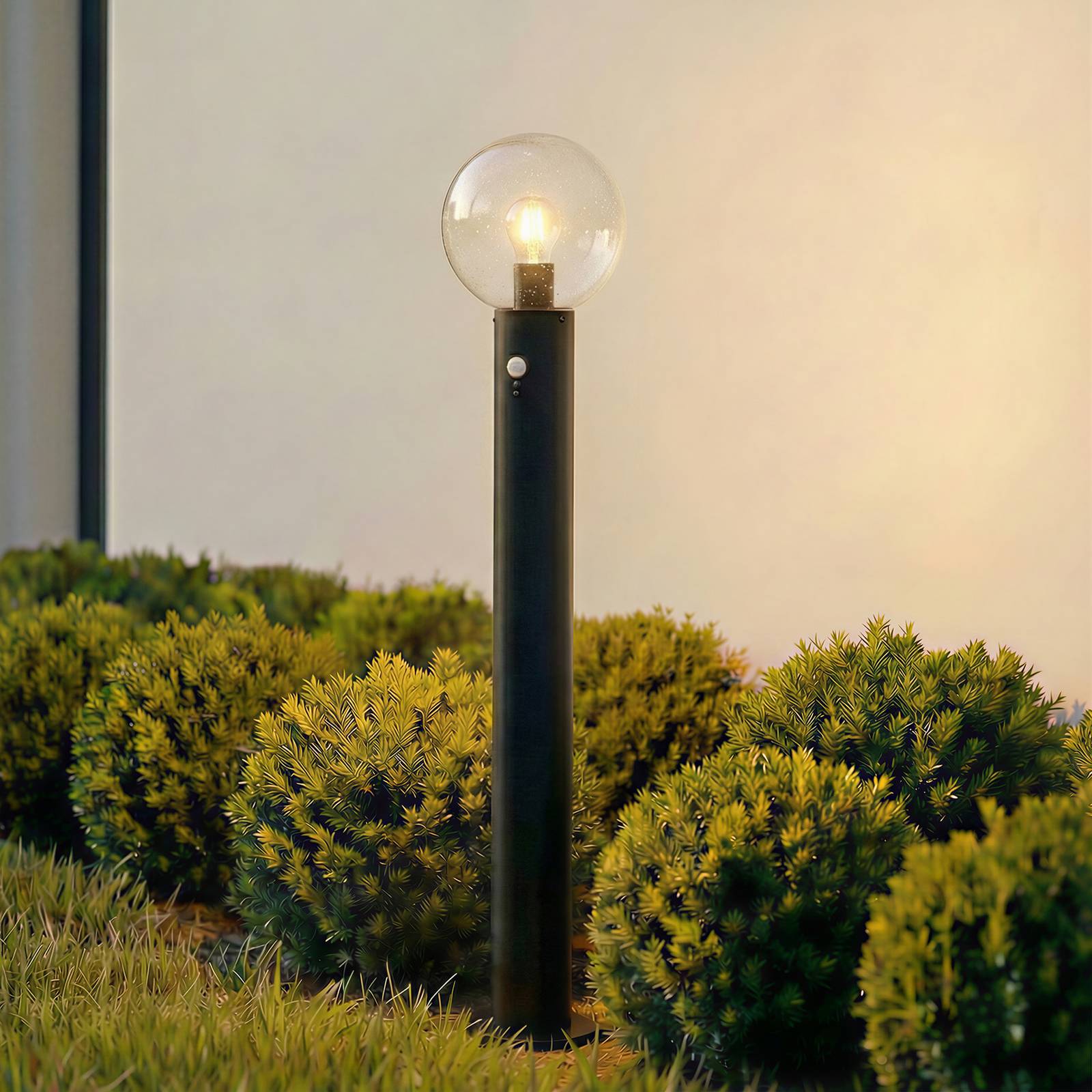 Lindby Wegeleuchte Dangan, klar, 90 cm, Glas, Sensor Lindby, dimmbar, Glas, Modern