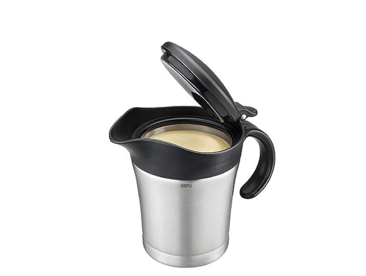 GEFU Thermo-Sauciere TREAT - 500 ml Edelstahl Saucenkanne Doppelwandig Isoliertes Saucengefäß für heiße und kalte Flüssigkeiten mit Klappdeckel, Ausgießnase und ergonomischem Griff
