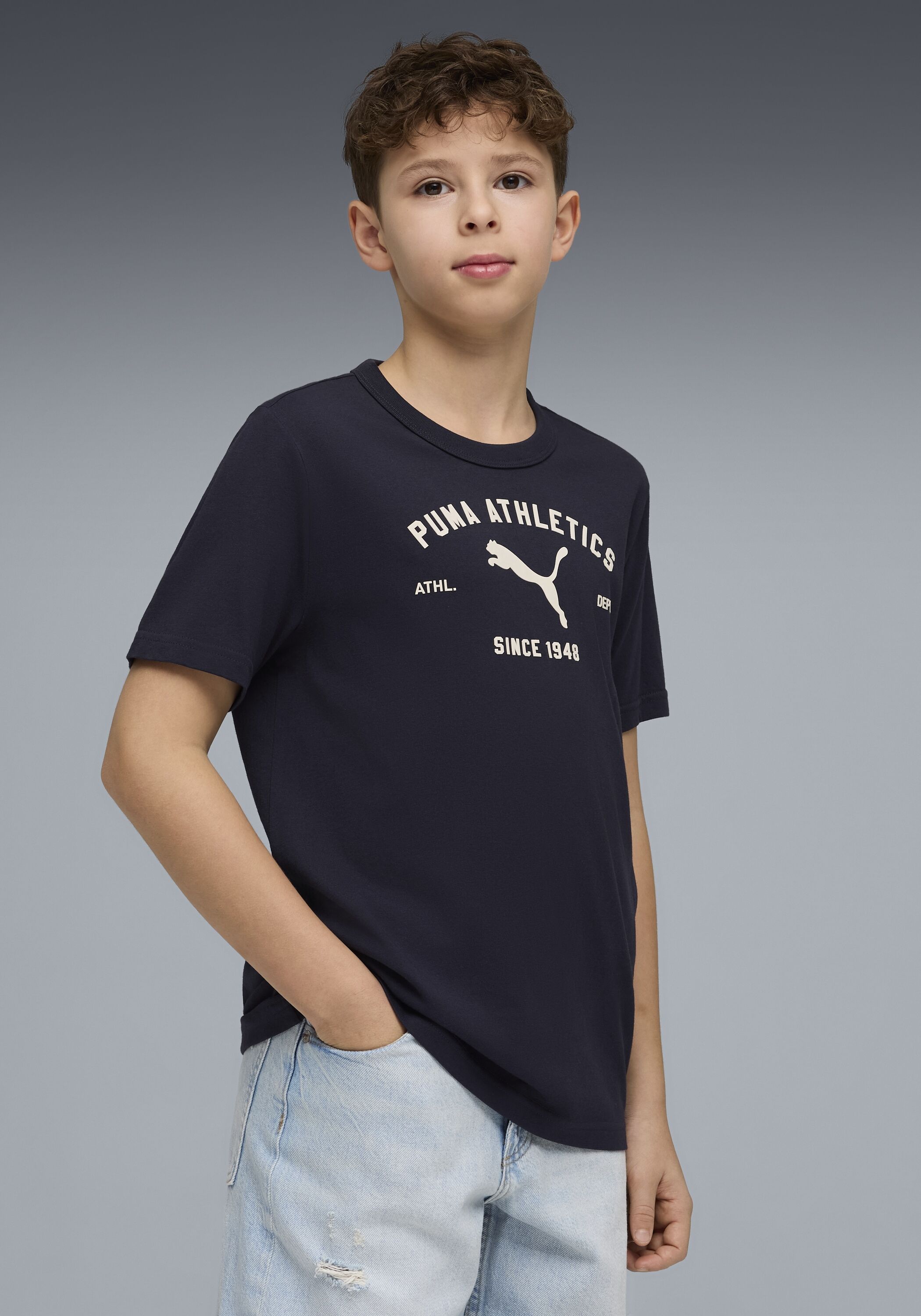 T-Shirt PUMA "CLASS GRAPHIC TEE B", Jungen, Gr. 164, new navy, Jersey, Obermaterial: 100% Baumwolle, bedruckt, regular fit normal, Rundhals, Shirts T-Shirt, Regular Fit, Kurzarm, Rundhalsausschnitt, für Jugendliche new navy 164