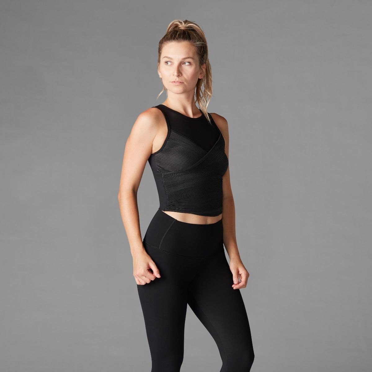 TAVI Top Reggiseno con plissé e trasparenza Pilates e Yoga Nero Ebony Small