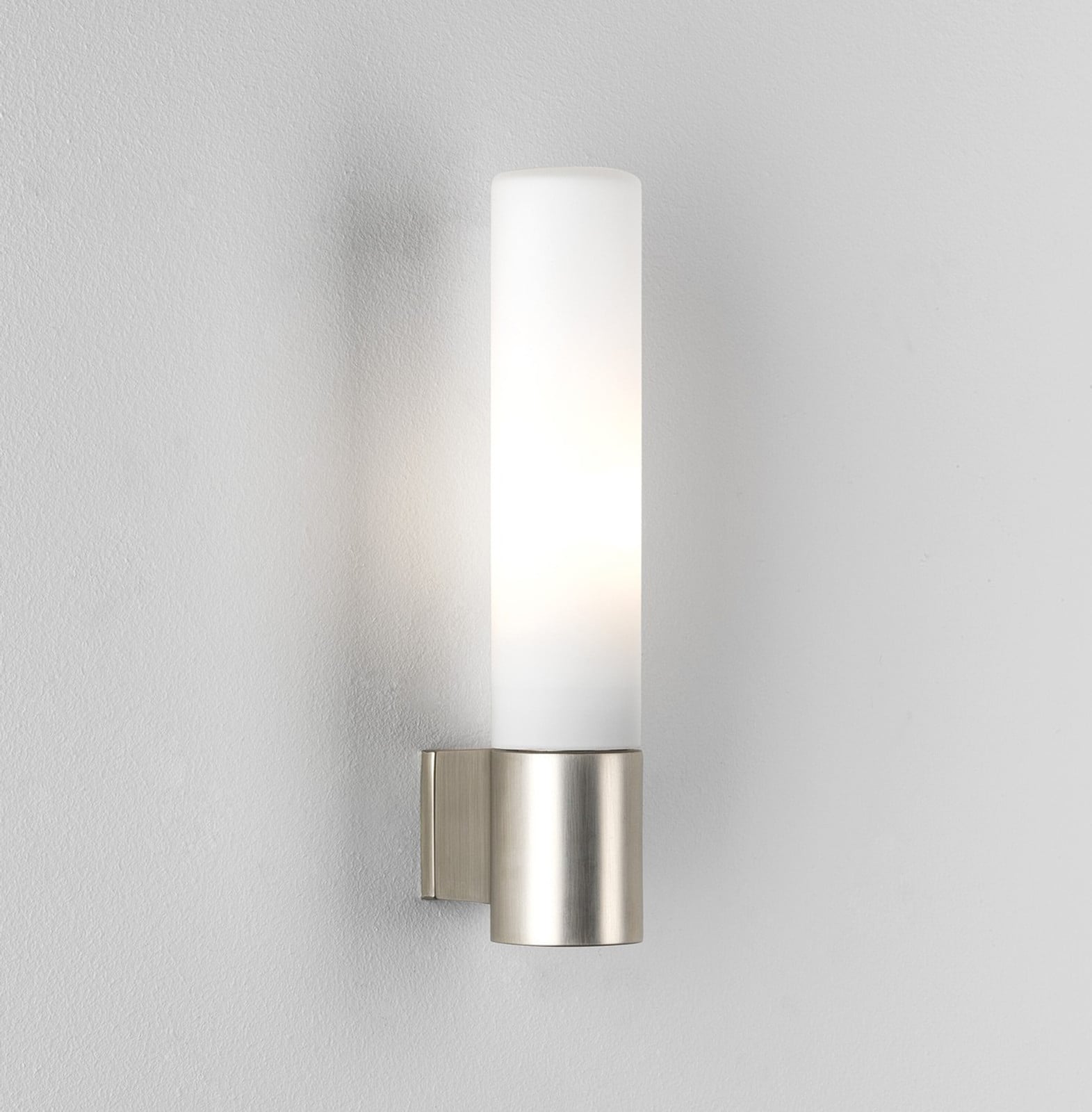 Astro Wandlamp Bari Mat Nikkel voor de badkamer
