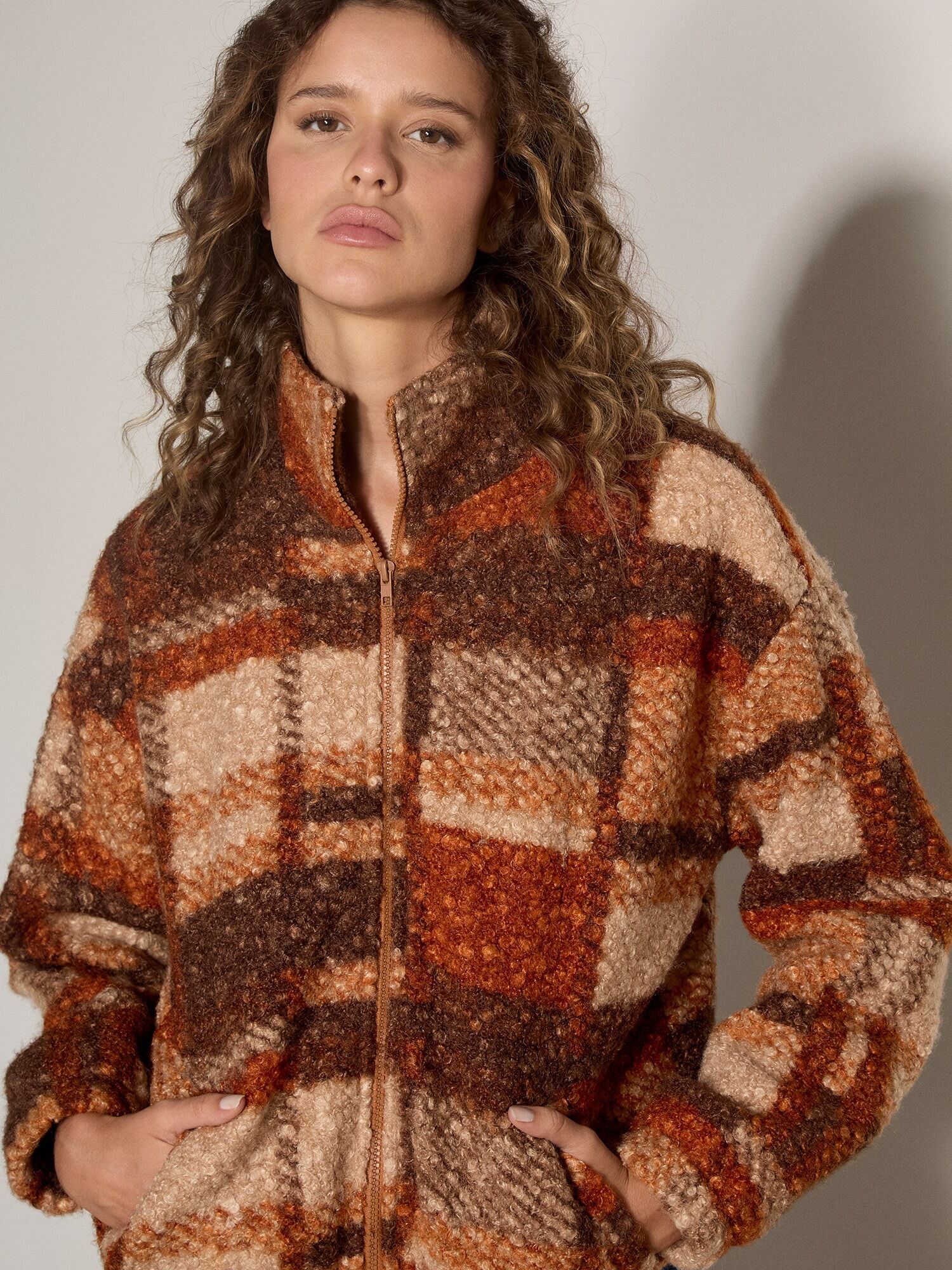 Kurzjacke APRICOT "Weiche Bouclé-Karojacke", Damen, Gr. S (36), braun, gewebt, , Modisch, lässig geschnitten Normale Länge, Elastische Bündchen, Jacken Kurzjacke, mit Taschen