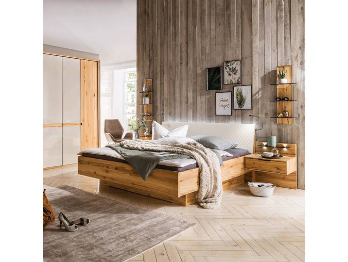 Massivholzbett IV 200 x 220cm Fußteil Astkernbuche massiv Kopfteilbezug: Kunstleder Bettseiten: Spanplatte Quersockel und Verblendung: