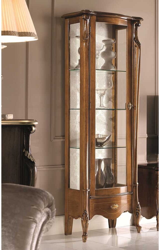 Pharao24.de Vitrine Barock in italienischem Design Nussbaumfarben