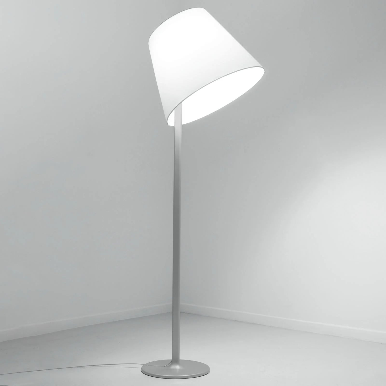 Artemide Melampo Mega F Staande Lamp Grey met Stoffen Lampenkap