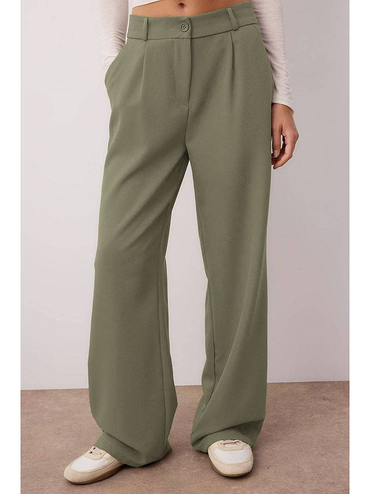 trendyol Hose in Oliv - 42
