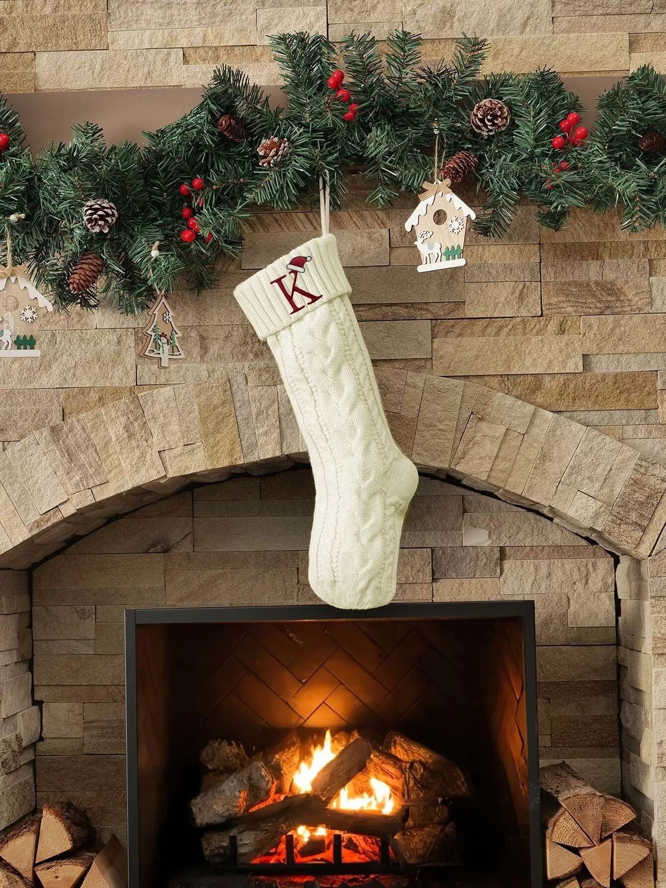 INF Personalisierter bestickter Weihnachtsstrumpf mit 'K' - Gestrickte Weihnachtsdekoration