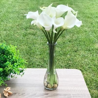Enova Home Cream Artificial Velet Lily Fake Silk Flowers Arrangement in Glass Vase with Faux Water for Home Office Decoration