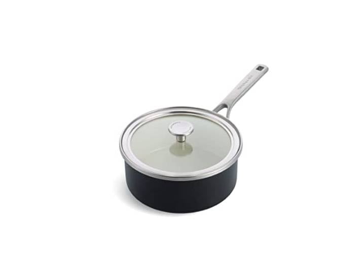 KitchenAid Steel Core Enamel Stielkasserolle mit Deckel (20cm/2,4l), deutsche Emaille, Induktionsgeeignet, backofenfest, spülmaschinenfest, Schwarz Matt