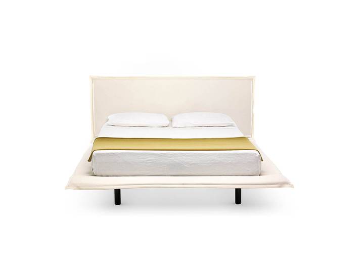 MOGG lit BIG HUG (Cr, 220 x 235 x H 95 cm - Chiffon, bois de hêtre)