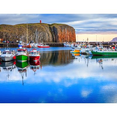 Fototapete PAPERMOON "HAFEN ISLAND-KÜSTE KLIPPEN MEER SEE OZEAN GEBIRGE BOOTE", bunt, B:2,5m L:1,86m, Vlies, Tapeten