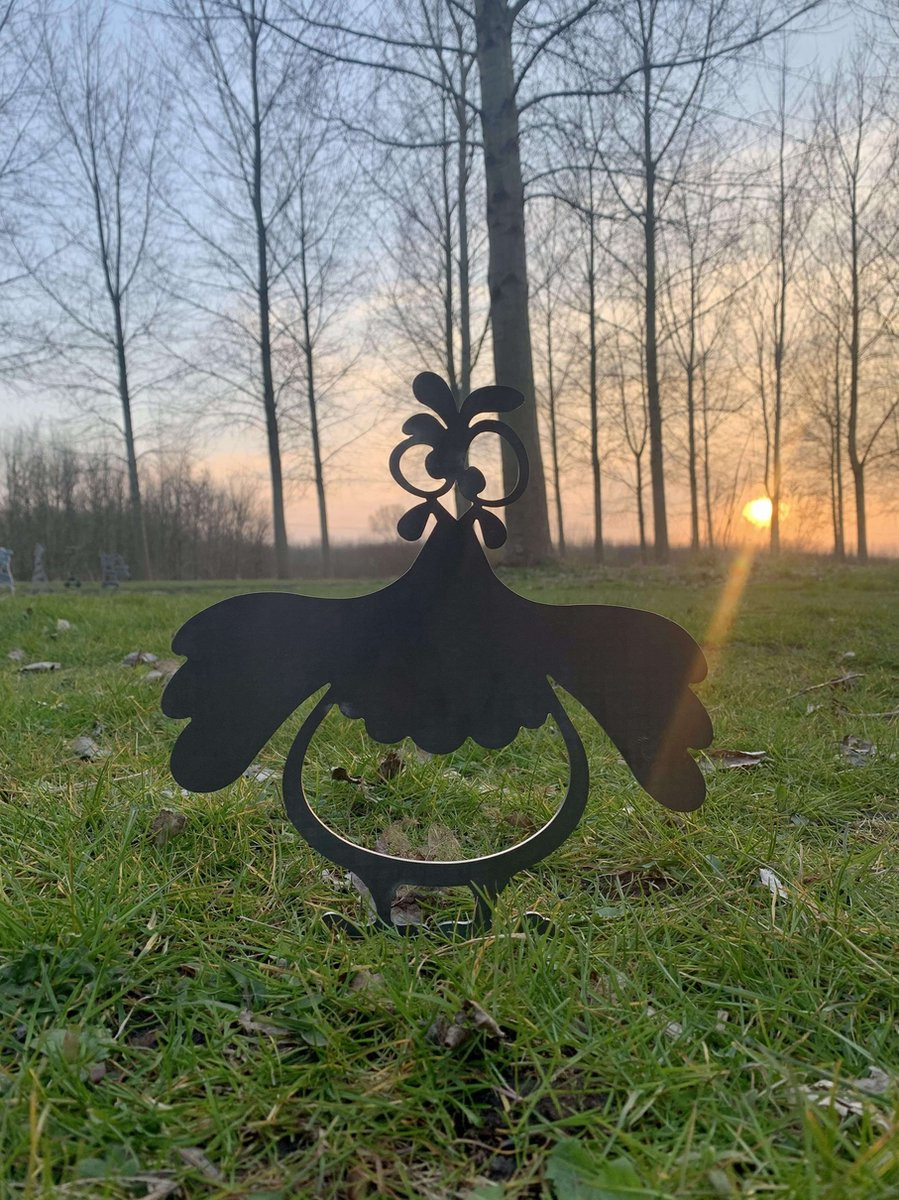 Clara de kip - Metalen tuindecoratie van Cortenstaal