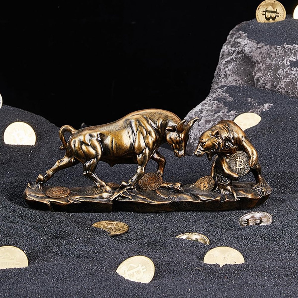 Stier en Beer Beeld in Bronze Kleur - Decoratief Kunstobject van Polyresin voor op Tafel of Bureau
