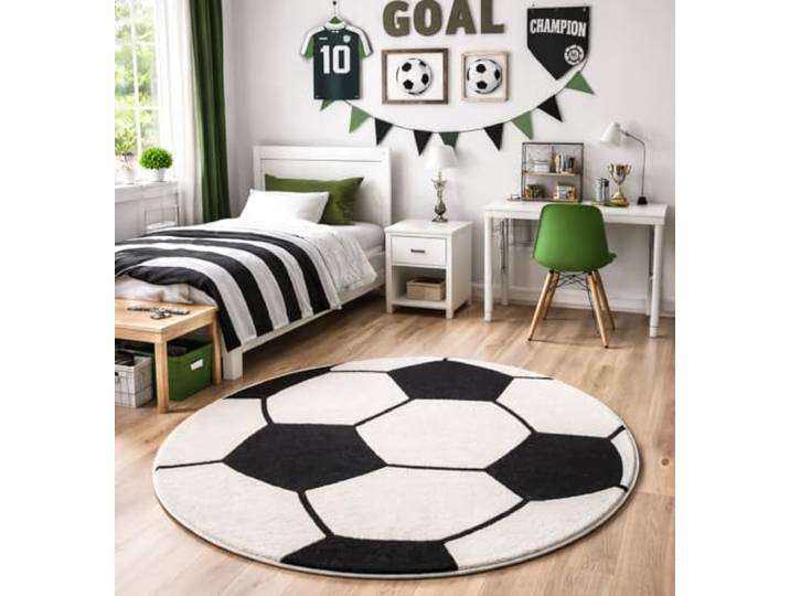 the carpet Lou Weicher Kuscheliger Kinderteppich, Weicher Kuschel-Flor, Pflegeleicht, Farbecht, Outdoor, 3D Optik, Fussball Motiv, Schwarz-Creme, 80 cm Rund