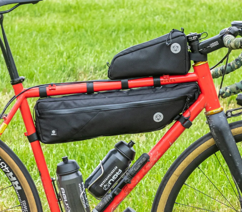 AGU Borsa orizzontale al telaio bikepacking    VENTURE 4 litri nera MEDIUM