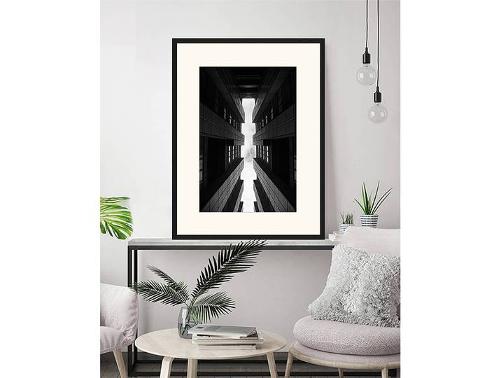 Tableau déco Tall Buildings in City Cadre : hêtre massif verni Revêtement : plexiglas / Passe Partout Noir 63 x 83cm
