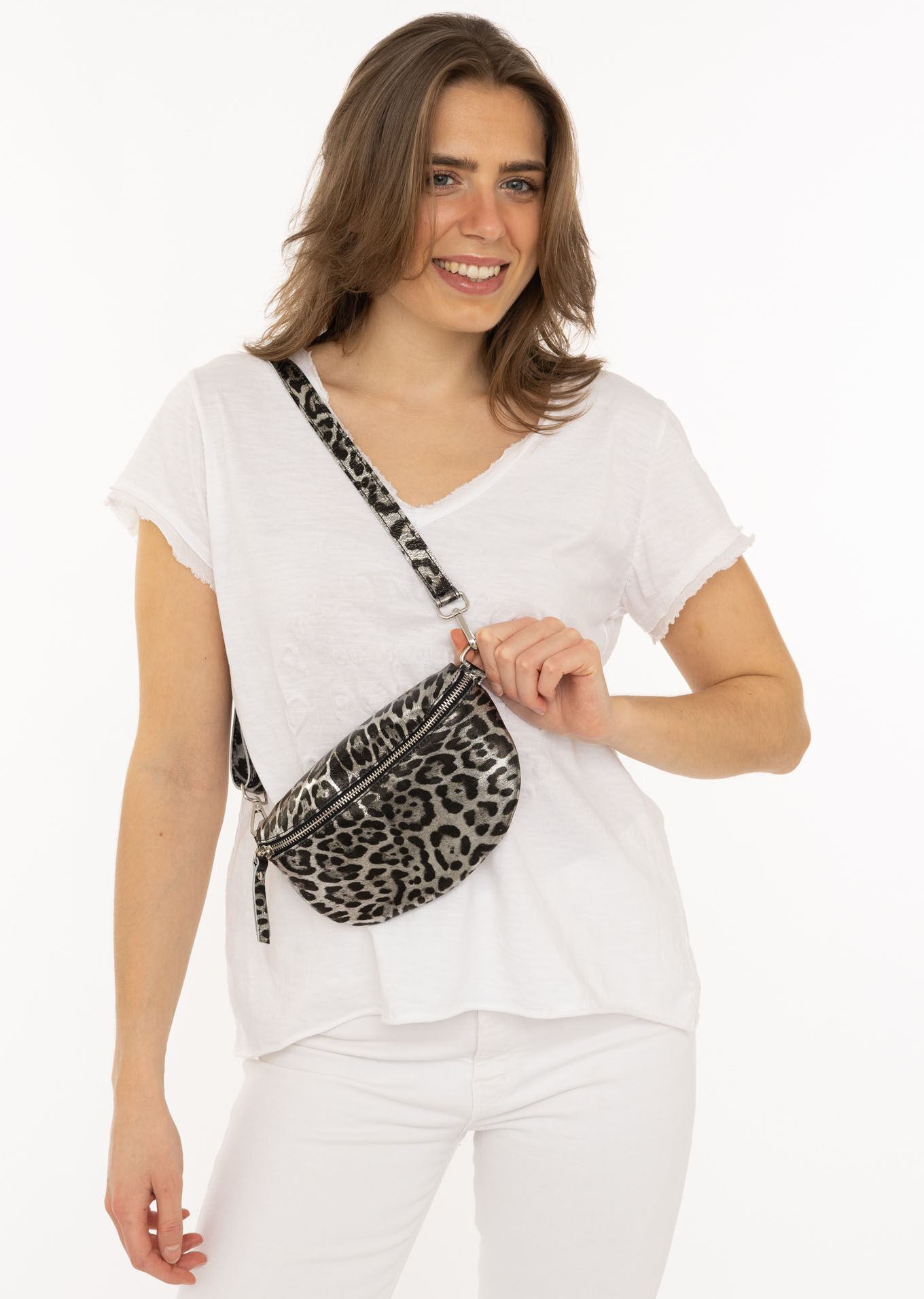 Tragetasche ZWILLINGSHERZ "Crossbody Bag "Leo", Damen, Gr. B/H/T: 21cm x 13cm, grau (silber), Leder, gemustert, mehrfarbig, Taschen Tragetasche, mit Reißverschluss und Leomuster