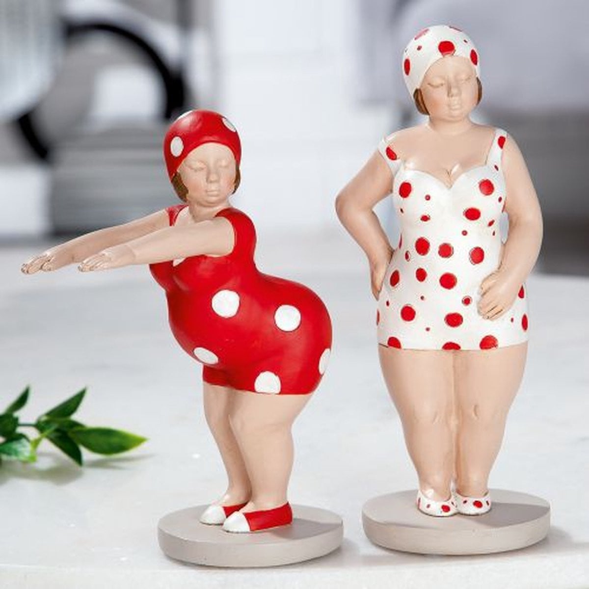 Gilde Becky Dames Figuren Rood/Wit voor op de Tafel