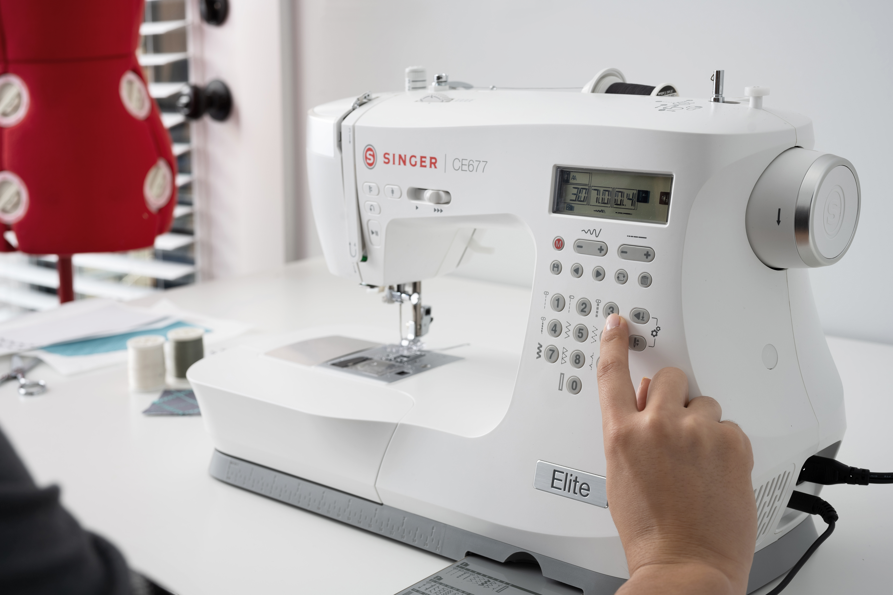SINGER Computernähmaschine »Elite CE677«