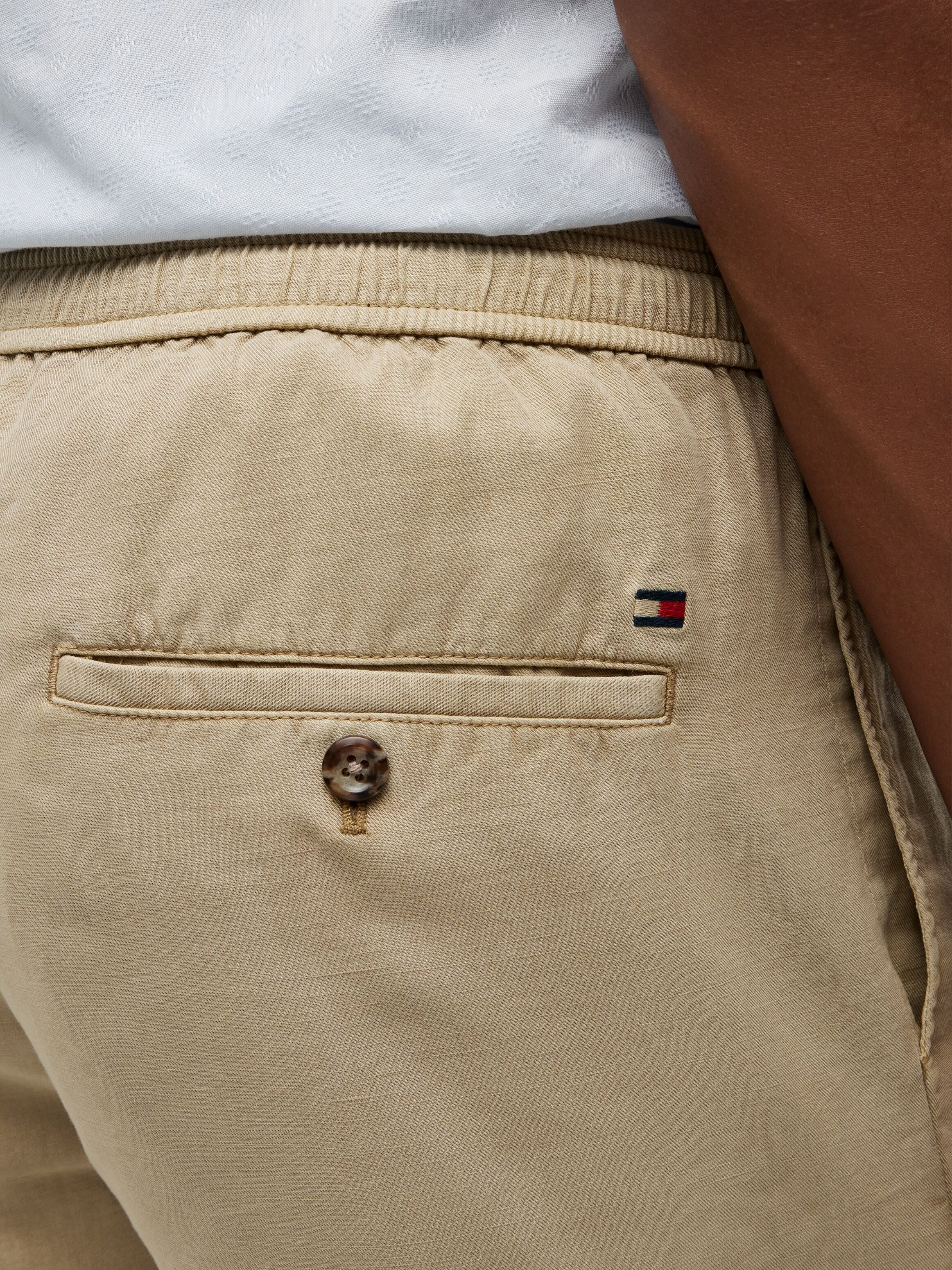 Shorts TOMMY HILFIGER "DOVER 6" PO CO LYOCELL GMD", Herren, Gr. 30, N-Gr, sandalwood, Web, Obermaterial: 61% Lyocell, 39% Baumwolle, Hosen Shorts, gewaschen, mit 15 cm Schrittlänge elastischer Bund sandalwood 30, N-Gr
