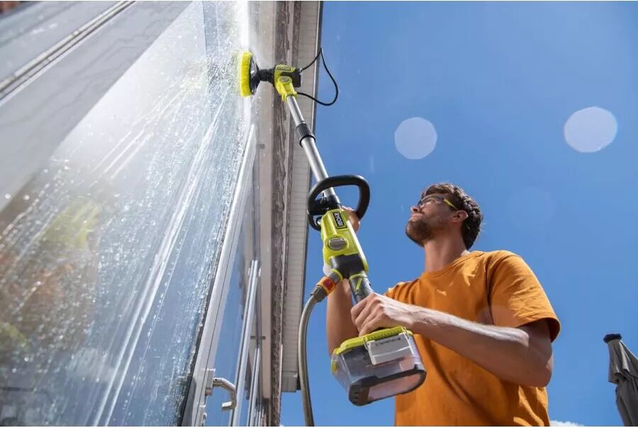 Ryobi RWTS18-0 SPAZZOLA TELESCOPICA CON RISCIAQUO 18V