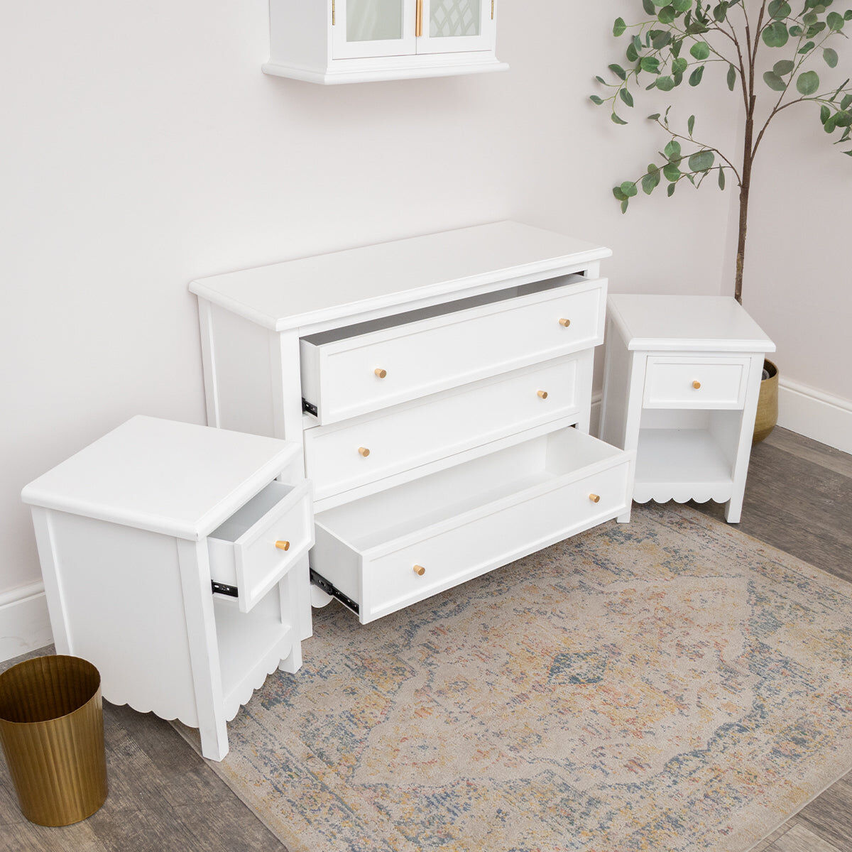 Large Scalloped 3 Drawer Chest of Drawers & Pair of Bedside Tables - Staunton White Range Wood, Metal