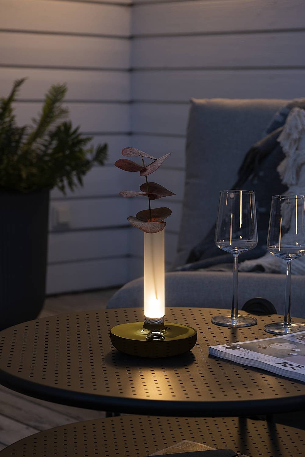 KonstSmide Biarritz oplaadbare tafellamp goud/messing met LED en warm wit licht