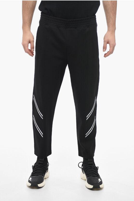 REM + VARSITY Jogginghose mit einfacher Bundfalte und schmaler Passform