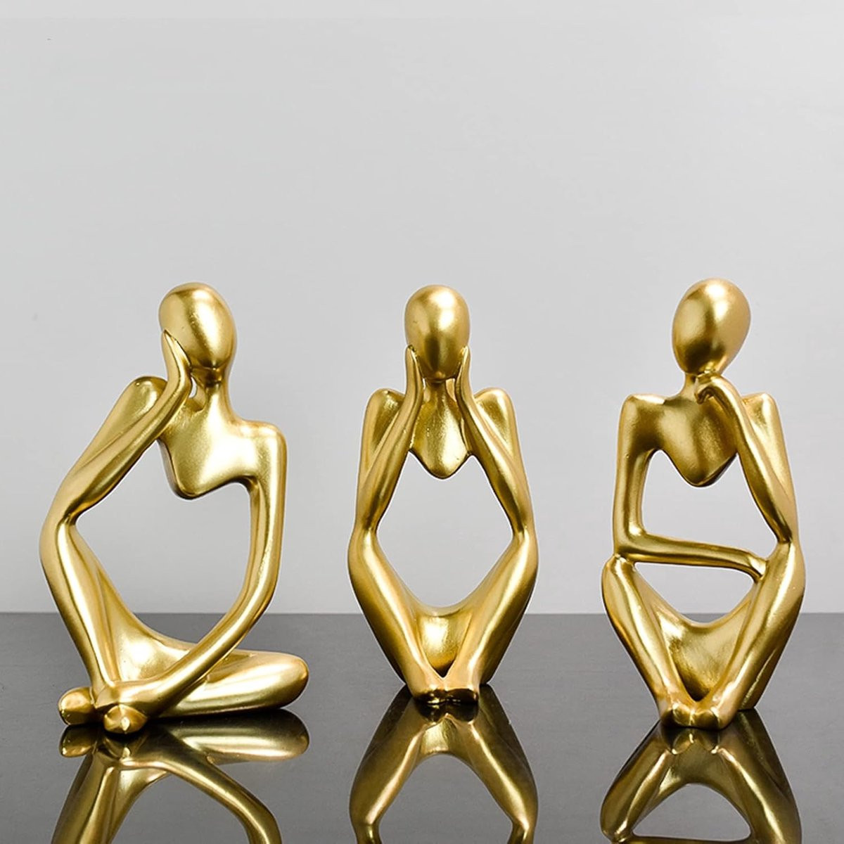 3-delige Denker Beeldenset Abstract in Goud van Kunsthars voor Decoratie van Kantoor, Woonkamer of Bureau