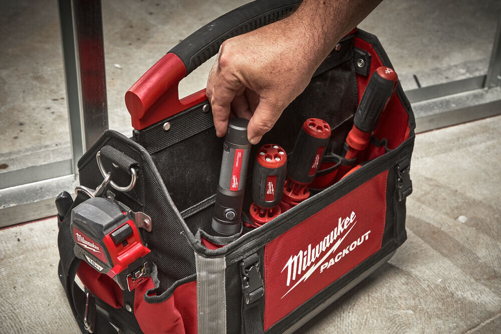 Milwaukee L4 TMLED-301 Torcia compatta 1100 lumen regolabile ricaricabile con usb