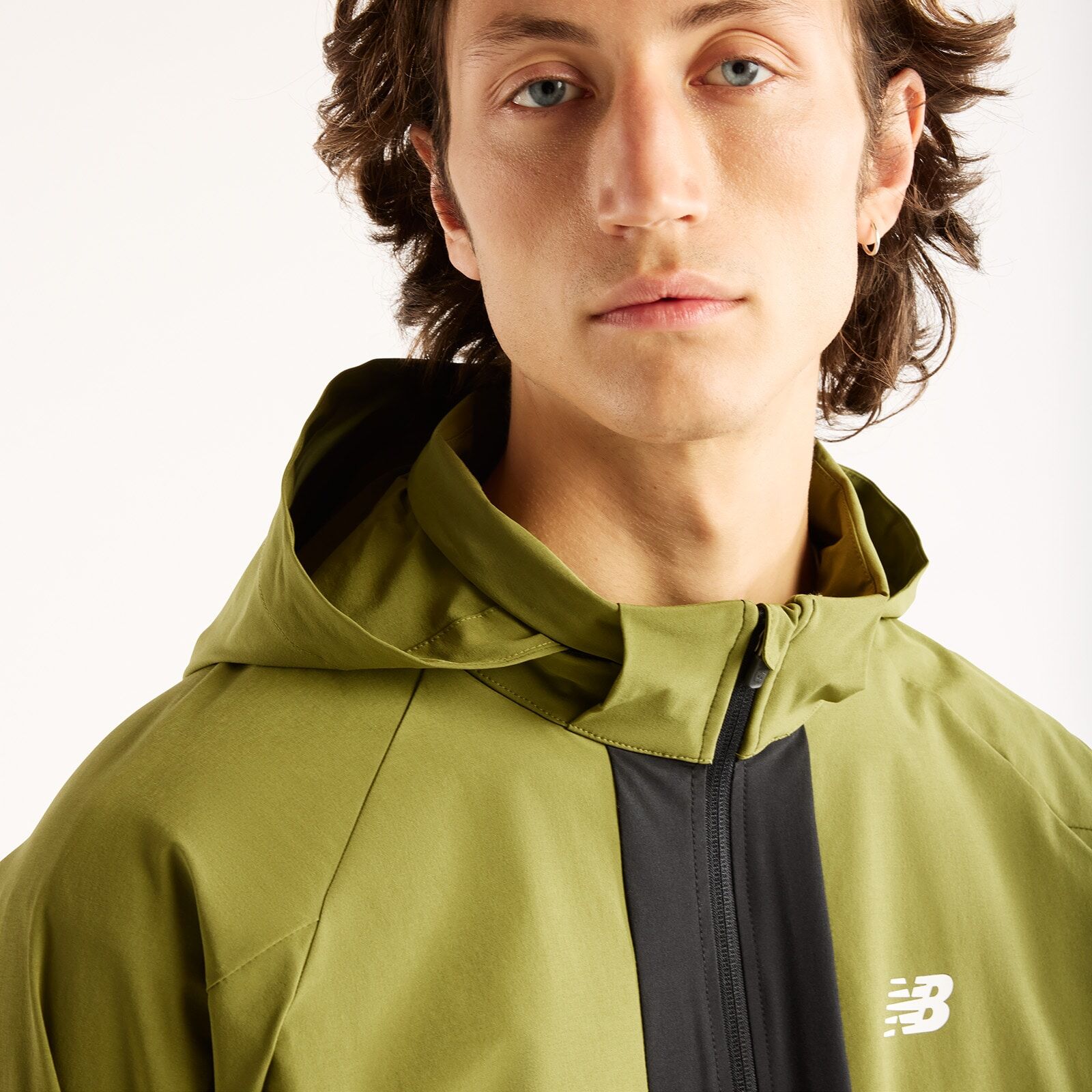 Trainingsjacke NEW BALANCE "UTILITY STRETCH WOVEN JACKET", Herren, Gr. S, grün (sport grün (gee)), Obermaterial: 86% Polyester, 14% Elasthan, Jacken Trainingsjacke, Trainingsjacke für Fitness und sportliche Aktivitäten sport grün (gee) S