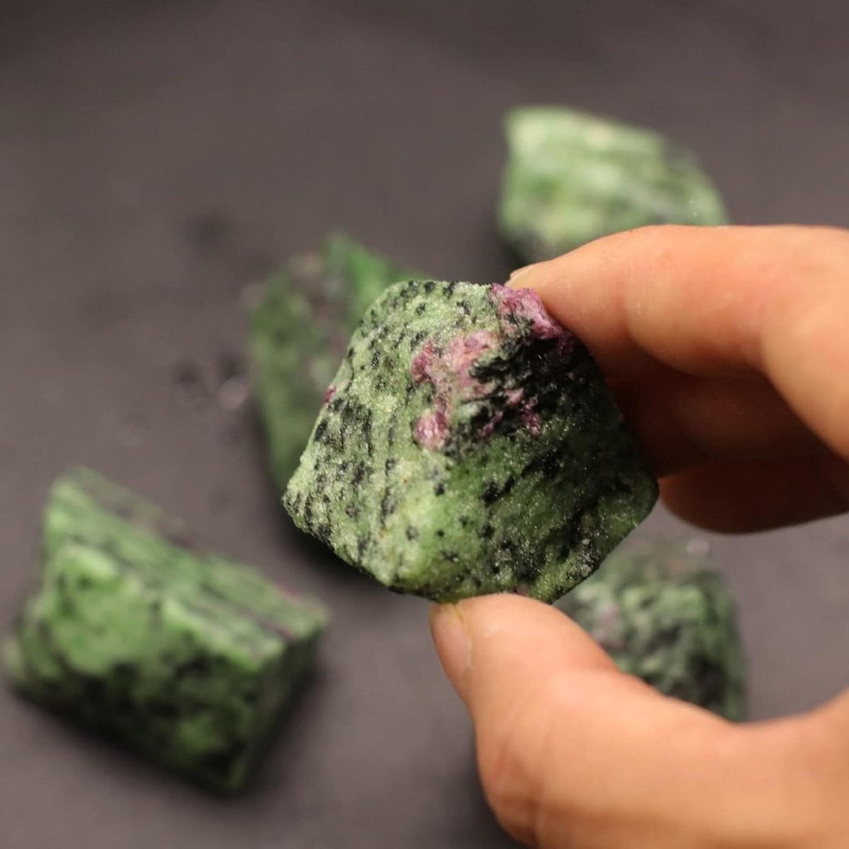 Ruwe Edelsteen Mineraal Kristal Decoratie Rood Groen 100g
