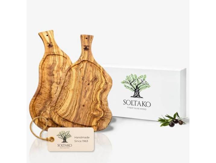 SOLTAKO Olivenholz Steakbrett mit Saftrille 2er Set 45cm The Smokey BBQ Rustikales Holzbrett als Frühstücksbrett, Steakbrett & Servierbrett - handgefertigt, massiv & jedes Stück ein Unikat