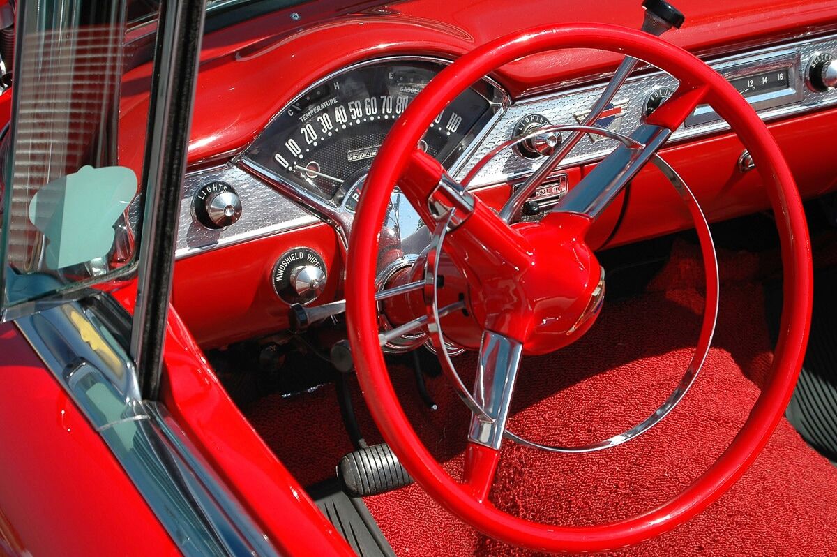 Fototapete PAPERMOON "Rotes Auto", bunt, B:3m L:2,23m, Vlies, Tapeten, Fototapete