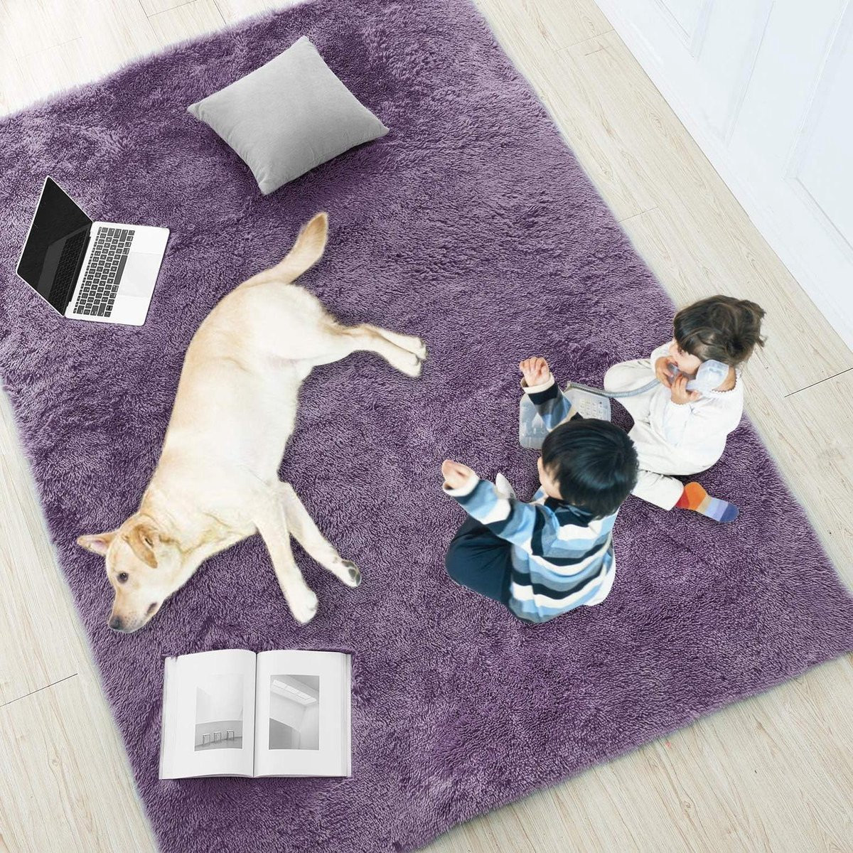Zacht en pluizig pluche vloerkleed in paars grijs met antislip achterkant