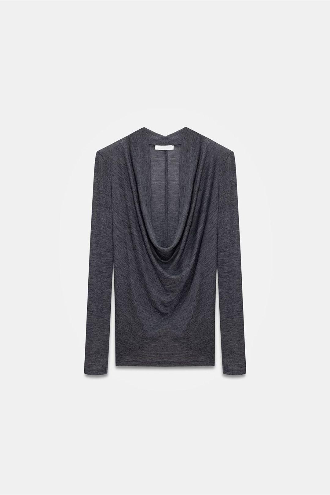 Schlanke Wollbluse mit Cowl-Neck