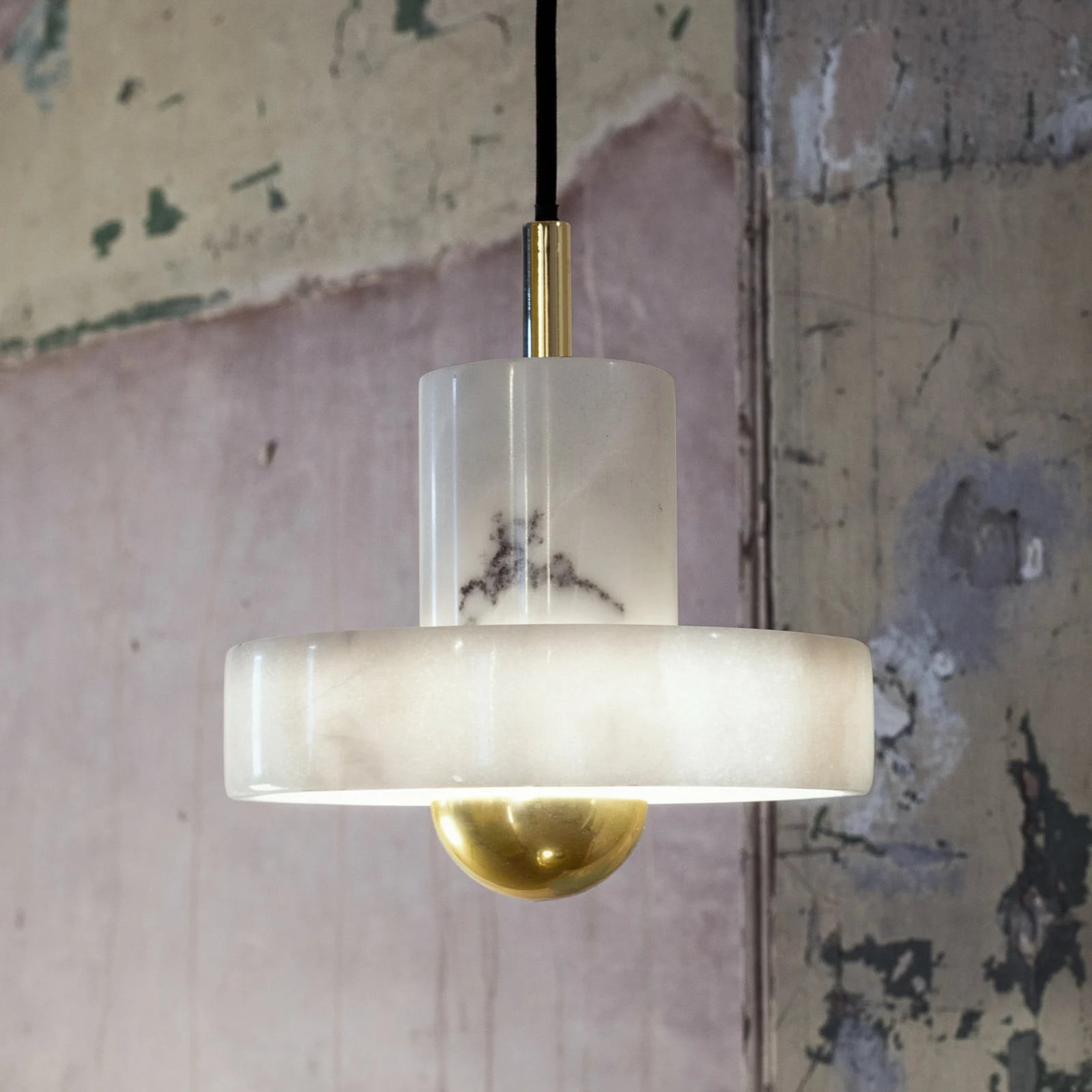 Tom Dixon Stone hanglamp wit/goud met marmeren lampenkap