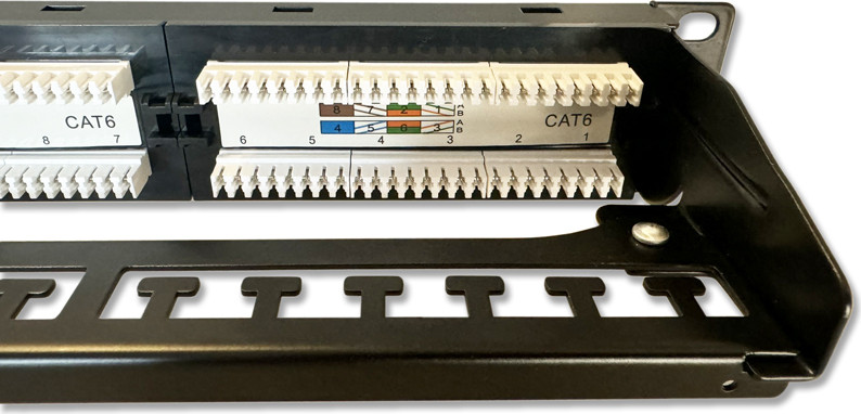 Datacom patchpaneel 19 inch UTP CAT6 24 poorten zwart 1U met verticale kabelinvoer
