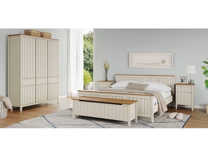 Massiver Drehtürenschrank 146cm Beige