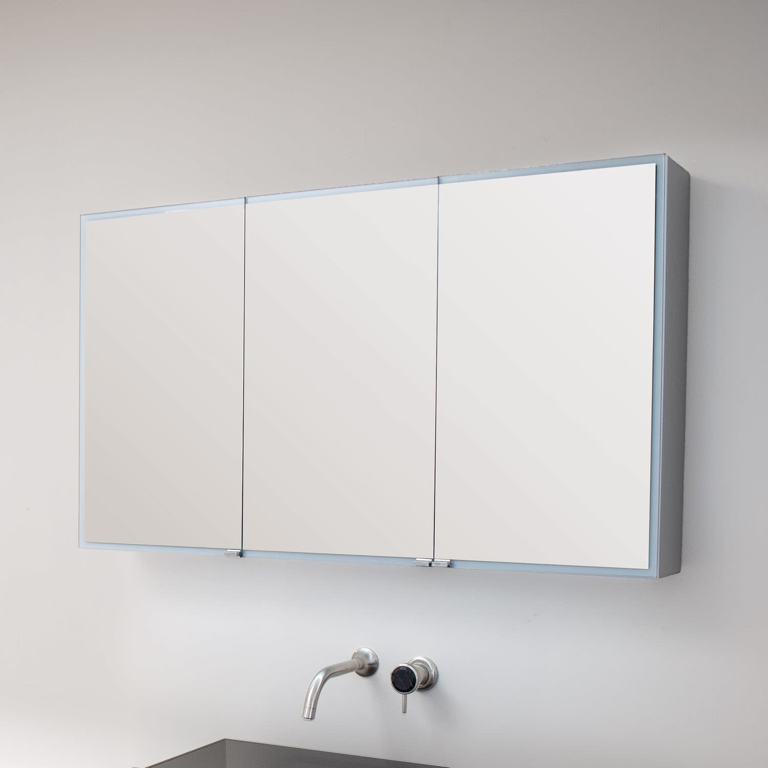 Sprinz Pure-Line Spiegelschrank Aufputz mit 3 Türen 150 cm