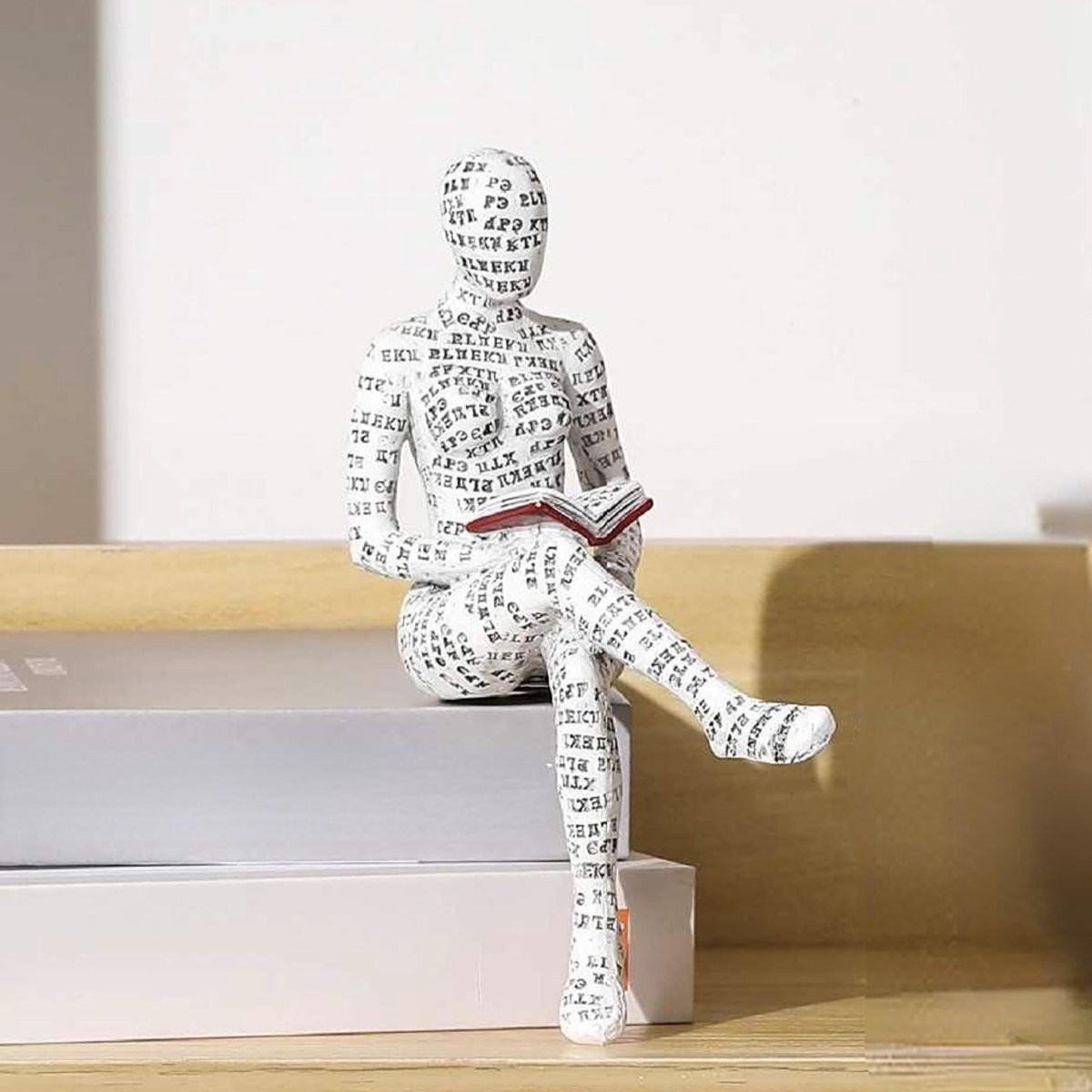 Omgoods Resin Vrouw Lezend Beeldje voor Boekenplank Decoratie