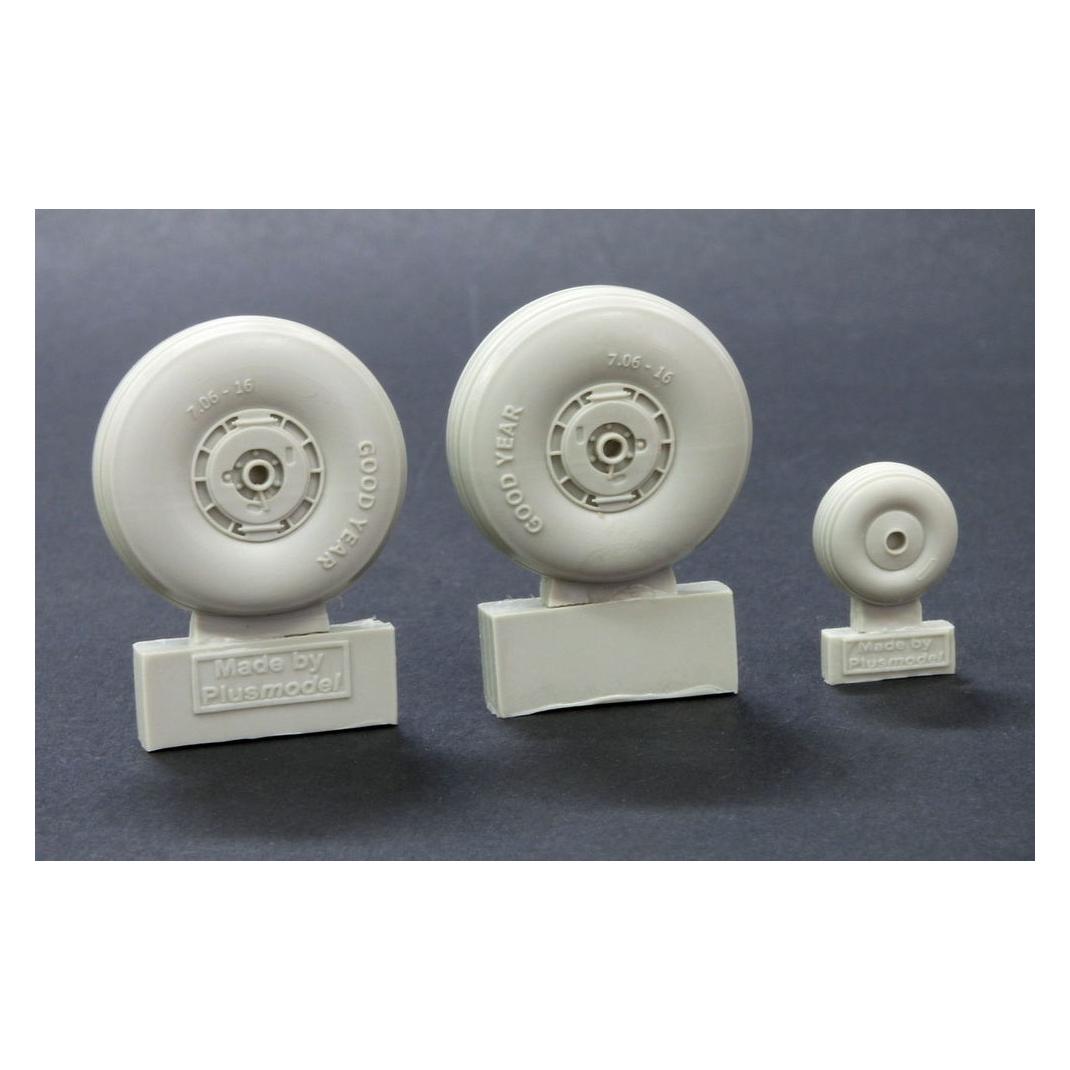Plus Model C-47 Skytrain wheels with cover (AL4066)