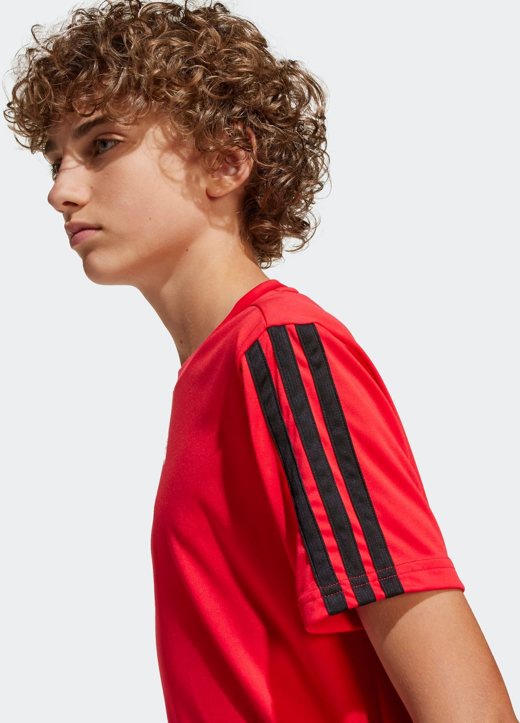 T-Shirt ADIDAS SPORTSWEAR "J TR-ES 3S TEE", Jungen, Gr. 140, rot (pure ruby, schwarz), Obermaterial: 100% Polyester, Shirts T-Shirt, für Kinder, mit climacool Technologie, aus Polyester pure ruby, schwarz 140