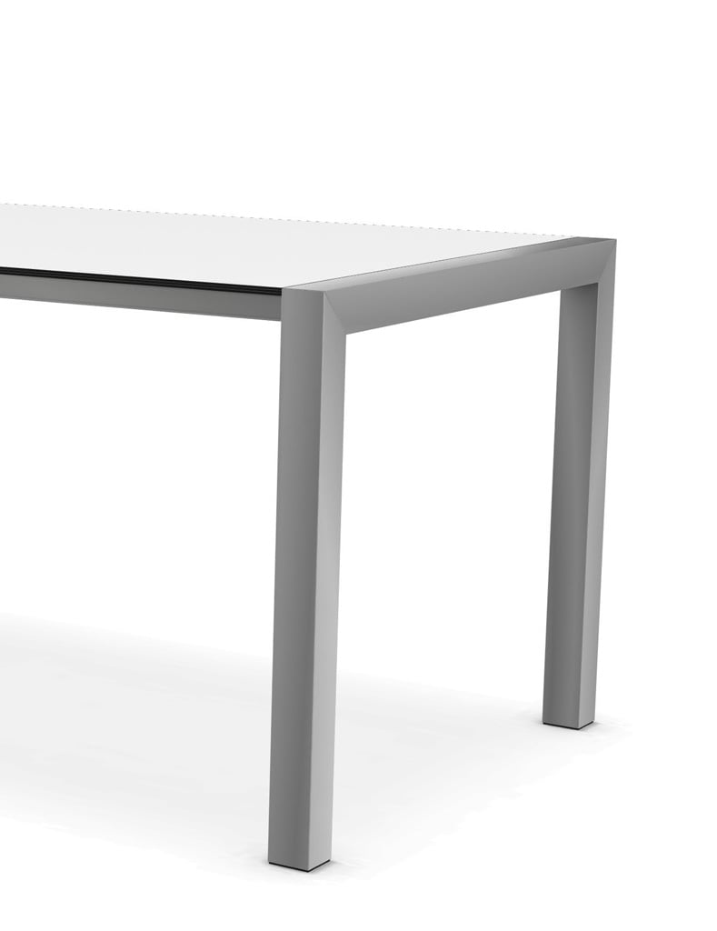 Kristalia Sushi Linecompact Indoor Tisch (Tischplatte weiß, Beine eloxiertes Alu... Tischplatte weiß, Beine eloxiertes Aluminium | 80 x 80cm 01SUS10F