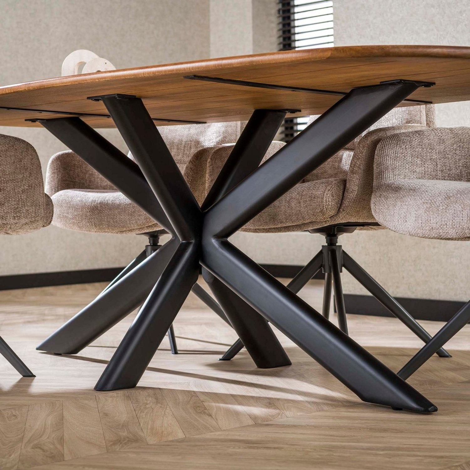 Fraaai Estes eettafel ovale massief mango zand 180 cm