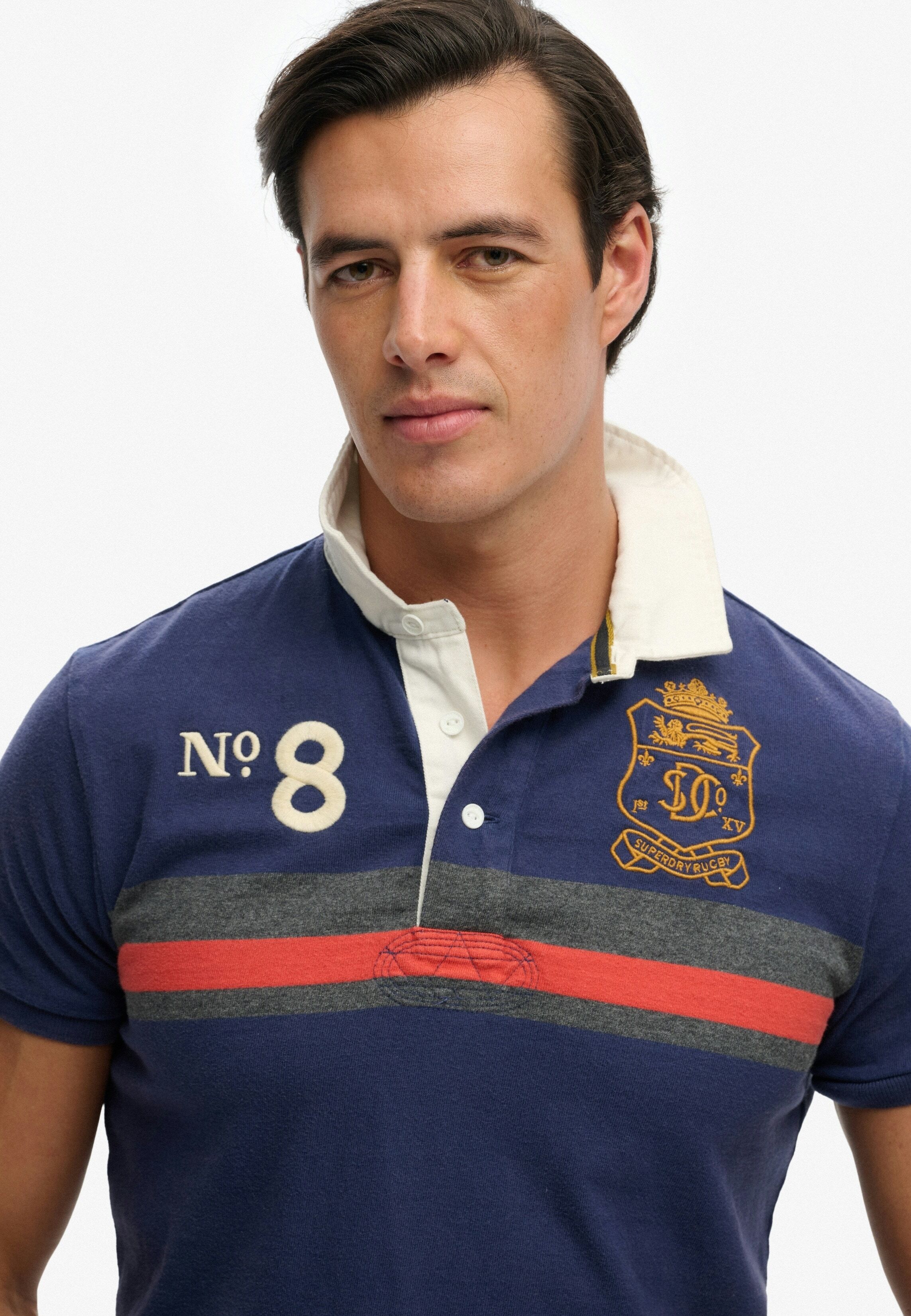 Poloshirt SUPERDRY "DOUBLE EMBLEM JERSEY SS RUGBY", Herren, Gr. L, blau (navy, orange chest band stripe), Single Jersey, Obermaterial: 100% Baumwolle, gestreift, relaxed fit normal, Rundhals, Shirts Poloshirt, im angesagten Rugby Stil navy, orange chest b